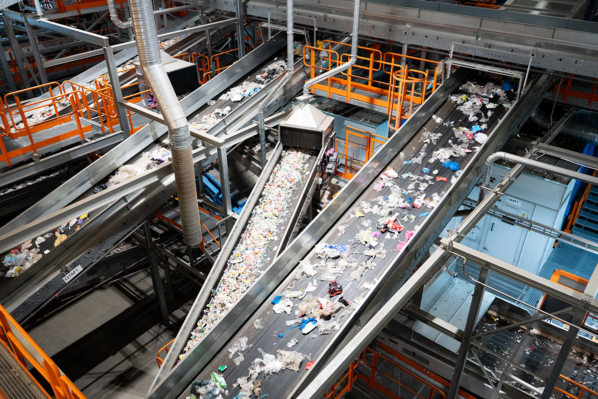 Plastic waste transporter